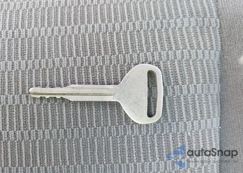 2005 Toyota Camry Le z USA, uszkodzony, nr VIN 4T1BE32K75U633665